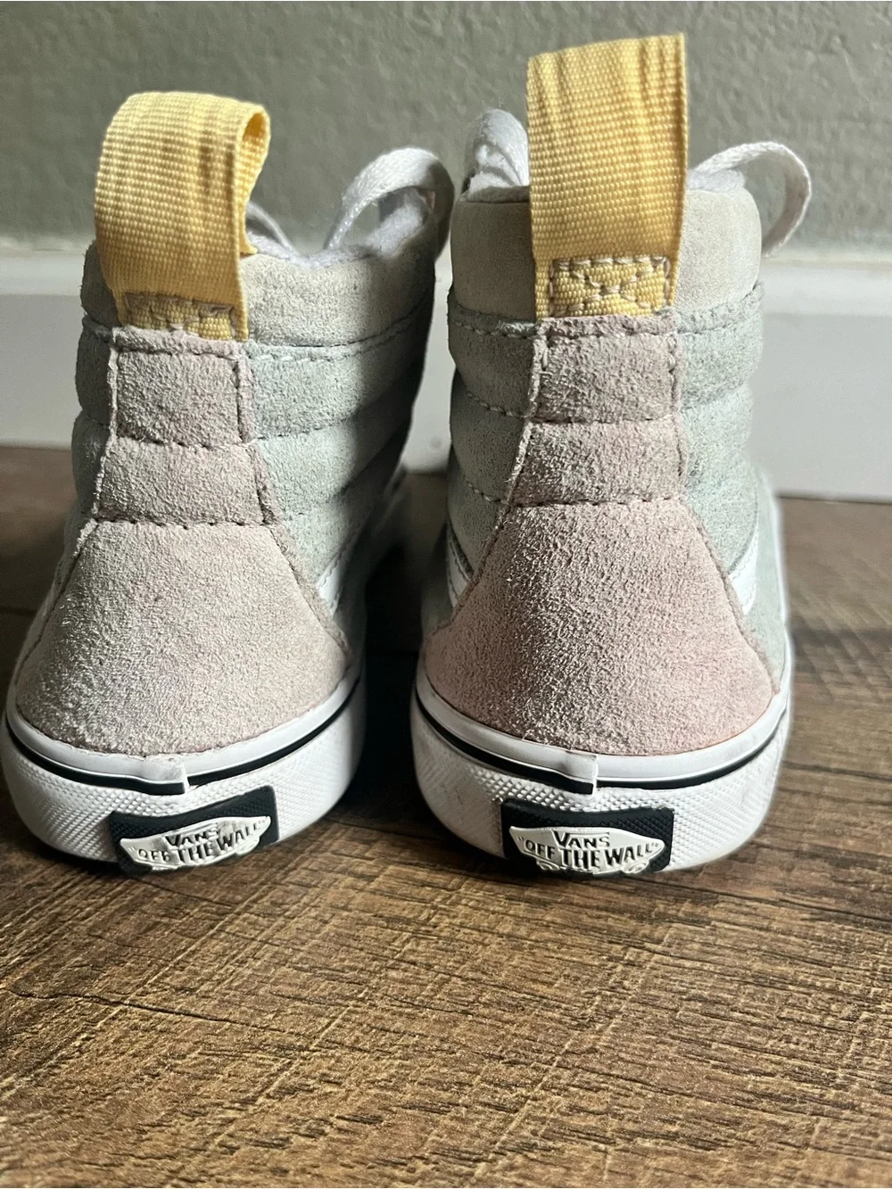 Vans SK8-Hi skateboard shoes in‎ a pastel colorblock  girls size 2.5